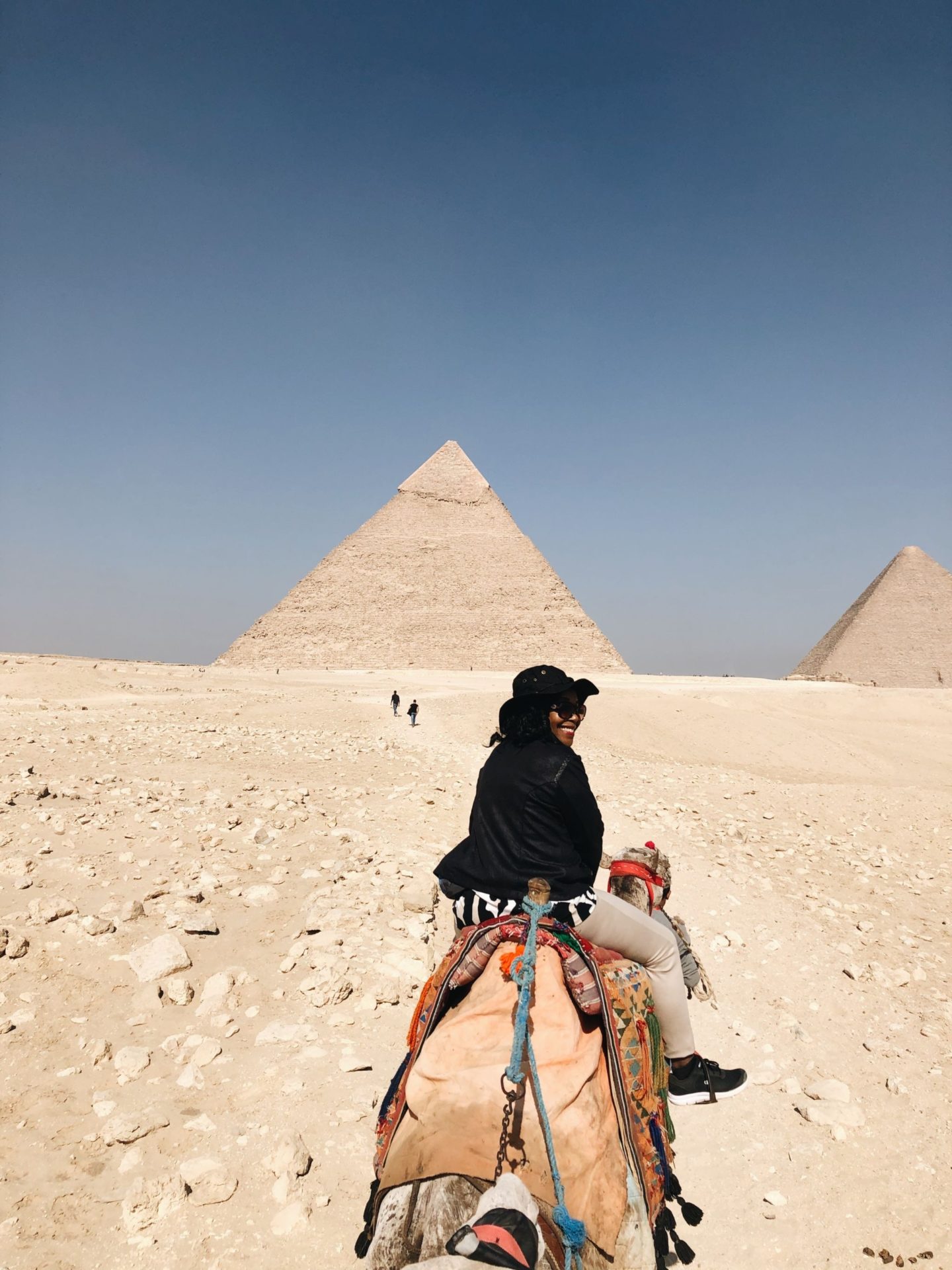 visiting the pyramids in giza with a toddler indrewsshoes.com